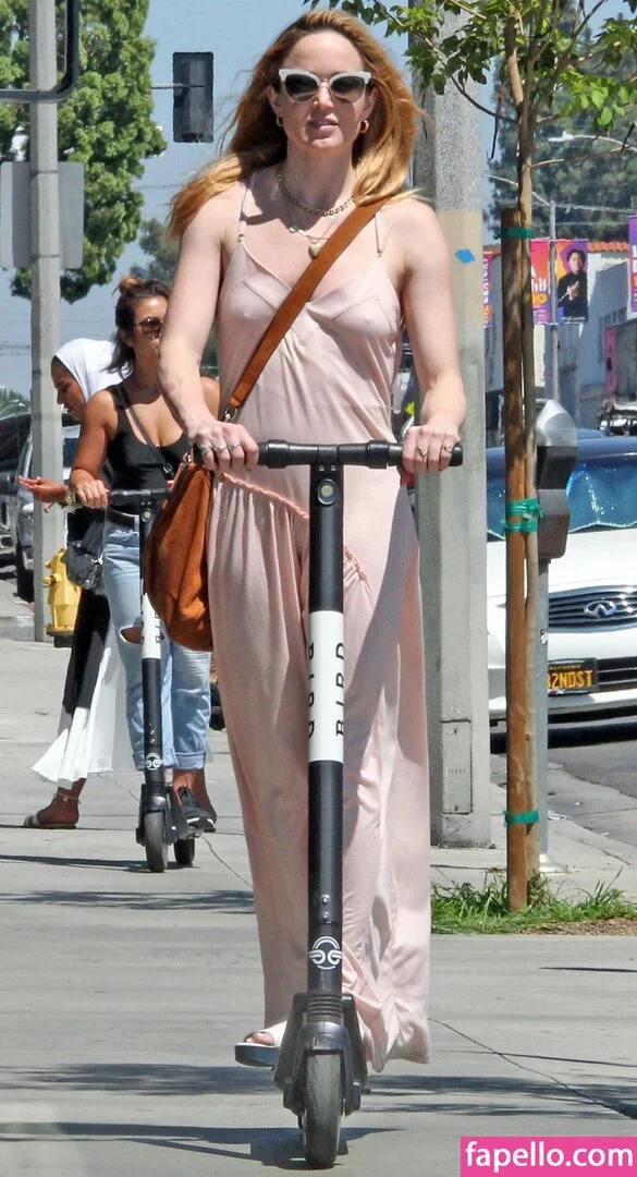 Caity Lotz / caitylotz Onlyfans Photo Gallery 