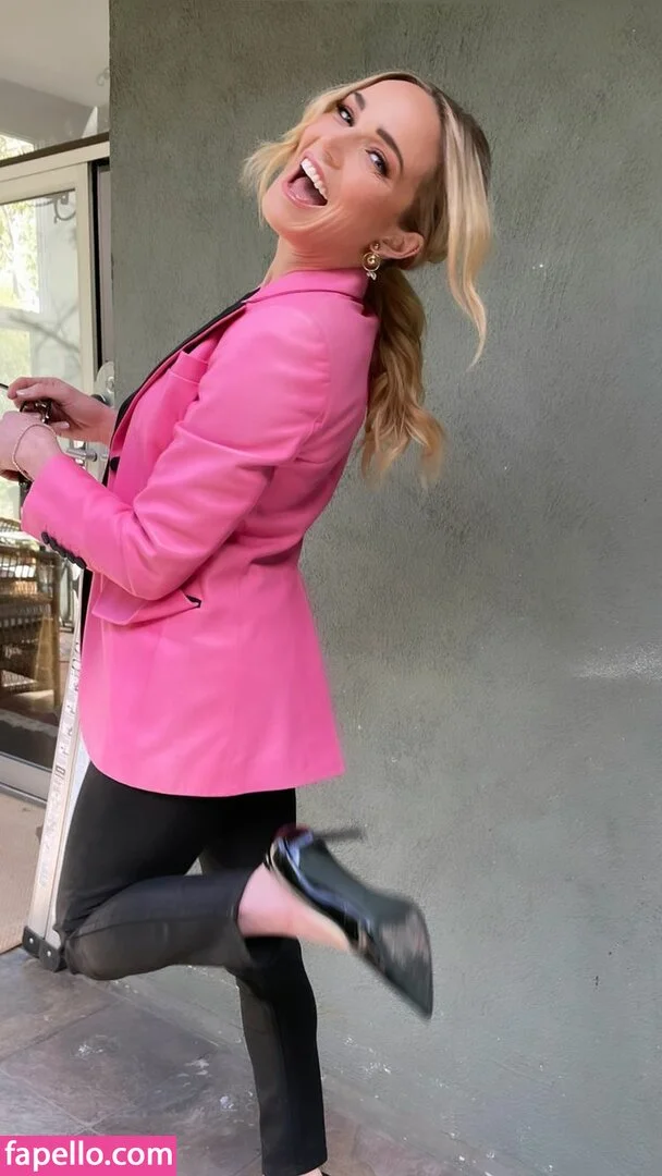 Caity Lotz / caitylotz Onlyfans Photo Gallery 