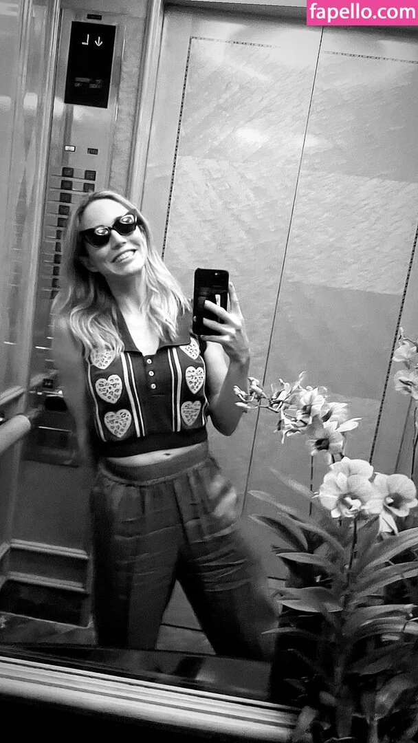 Caity Lotz / caitylotz Onlyfans Photo Gallery 