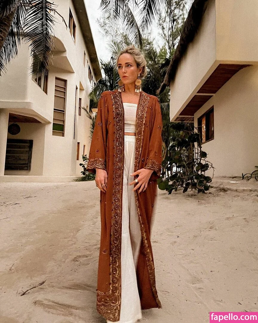 Caity Lotz / caitylotz Onlyfans Photo Gallery 