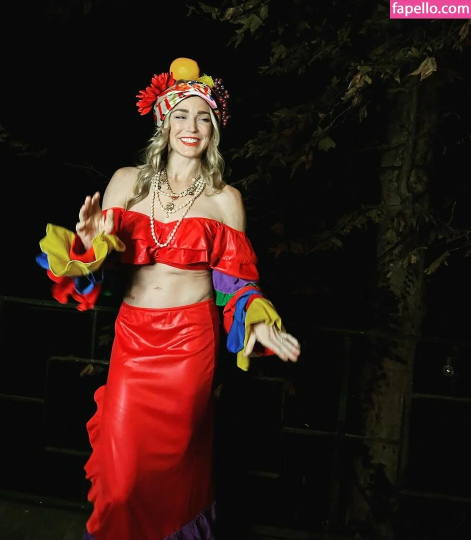 Caity Lotz / caitylotz Onlyfans Photo Gallery 