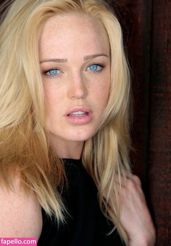 Caity Lotz / caitylotz Onlyfans Photo Gallery 