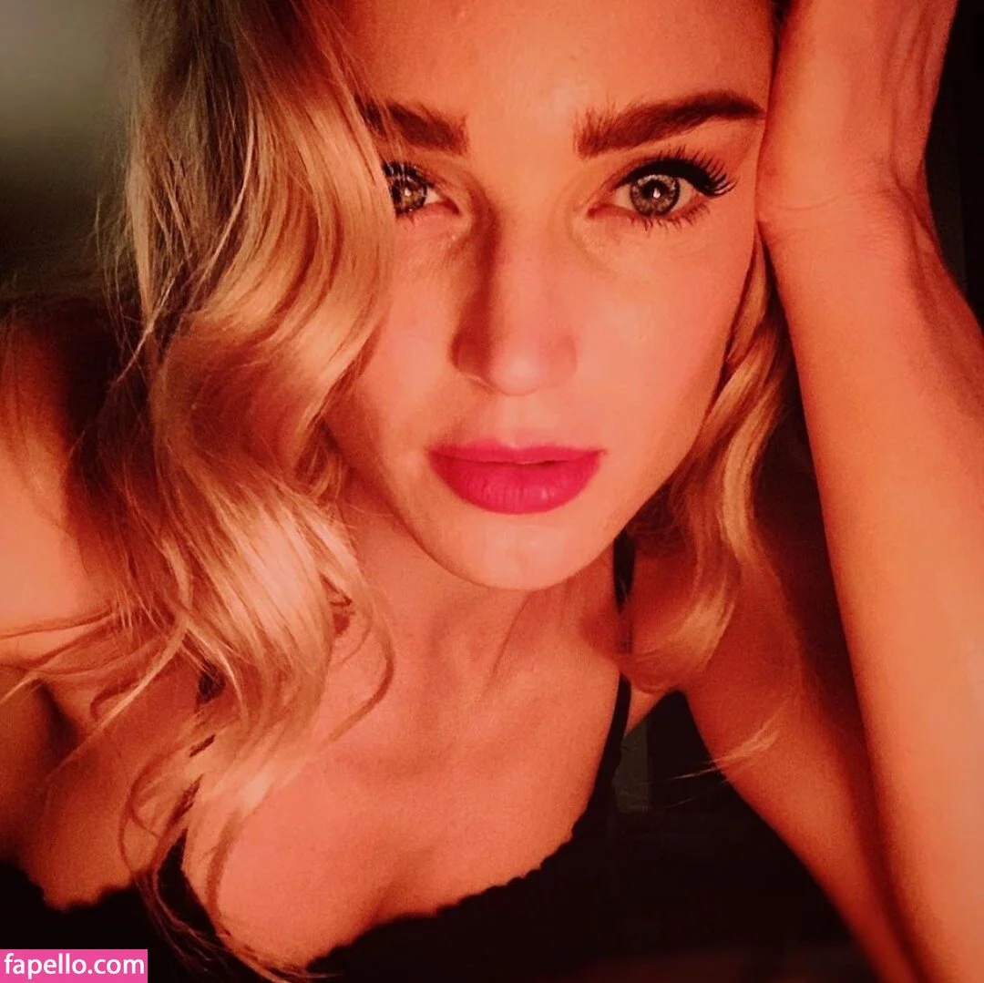 Caity Lotz / caitylotz Onlyfans Photo Gallery 