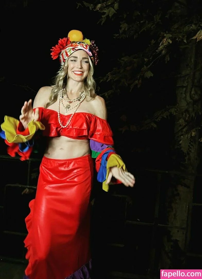 Caity Lotz / caitylotz Onlyfans Photo Gallery 