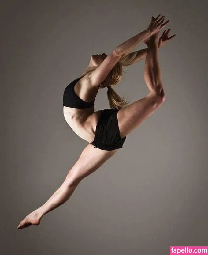 Caity Lotz / caitylotz Onlyfans Photo Gallery 