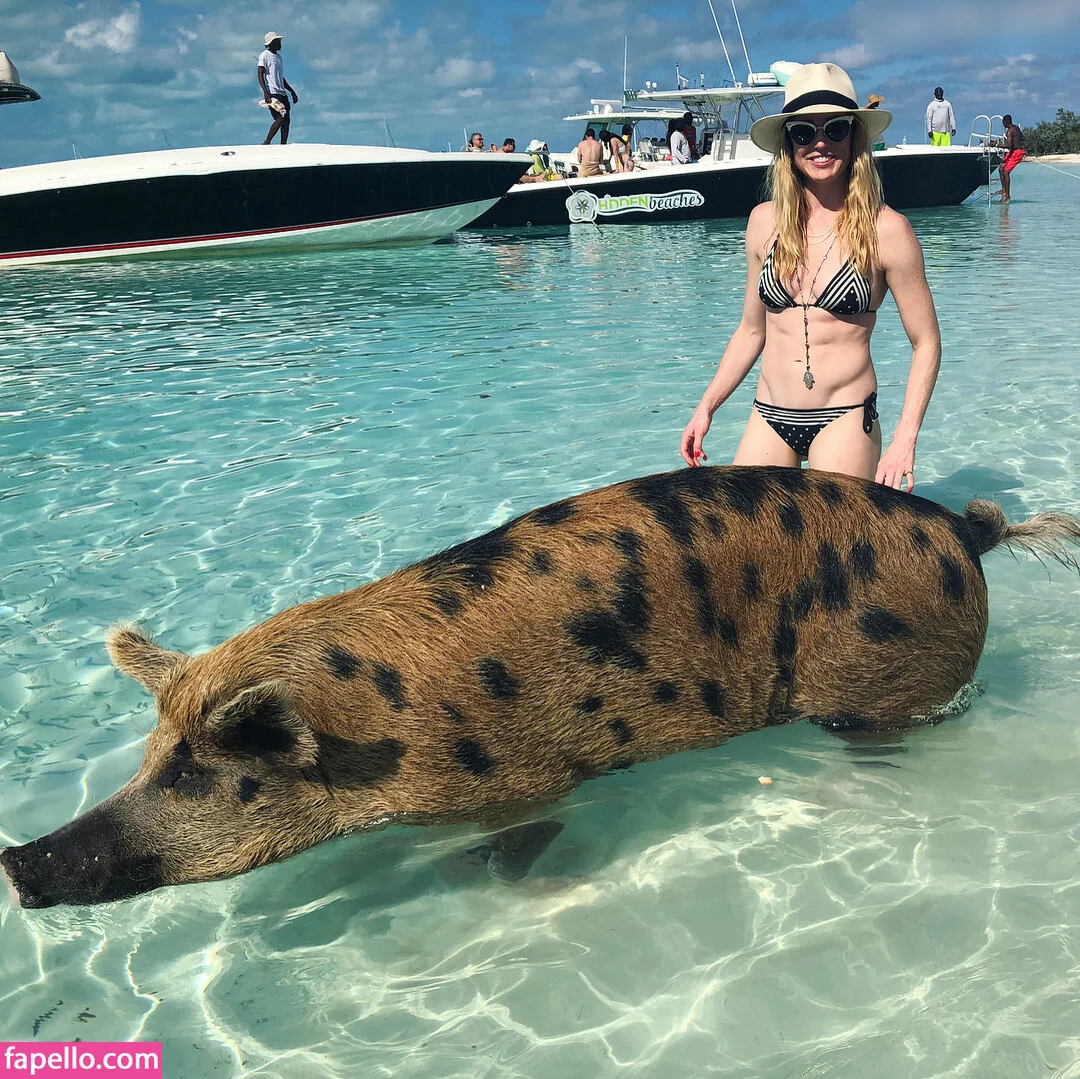 Caity Lotz / caitylotz Onlyfans Photo Gallery 