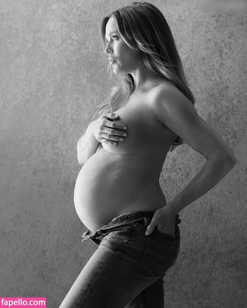 Caity Lotz / caitylotz Onlyfans Photo Gallery 