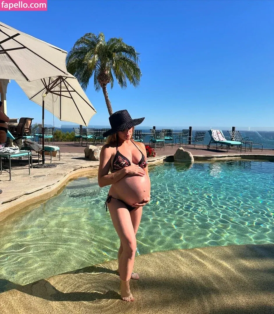 Caity Lotz / caitylotz Onlyfans Photo Gallery 