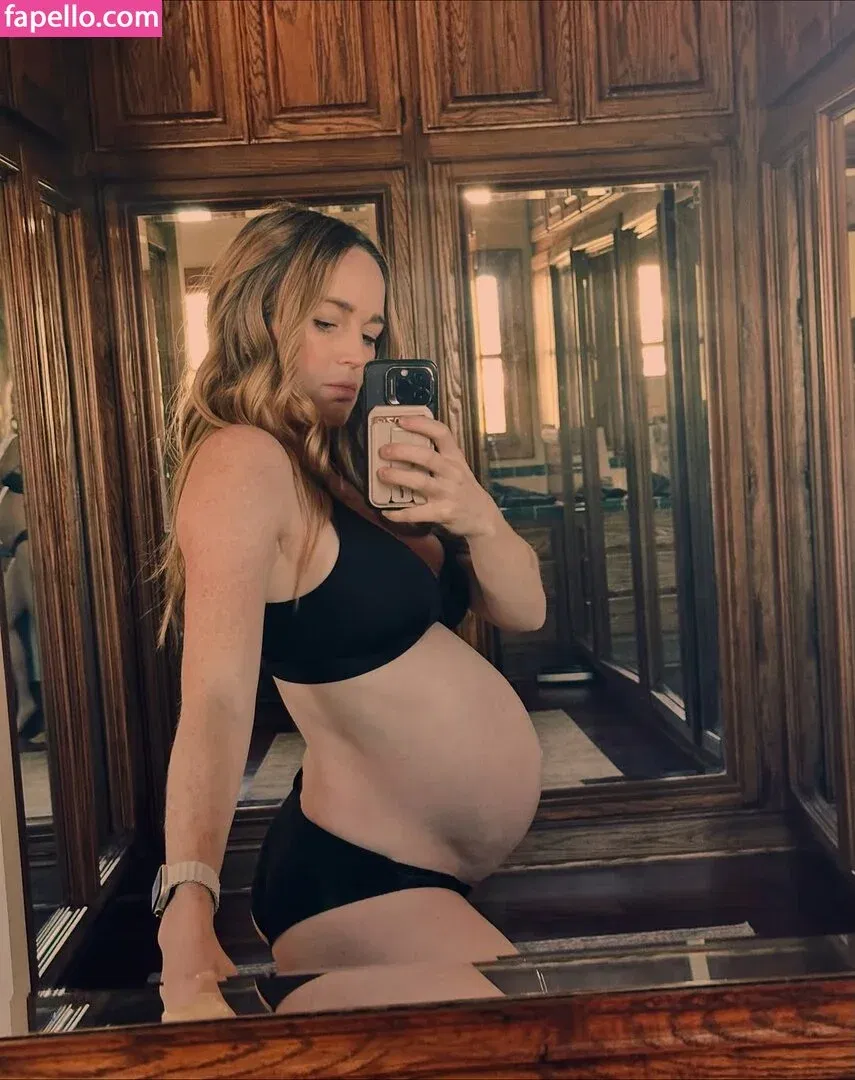 Caity Lotz / caitylotz Onlyfans Photo Gallery 