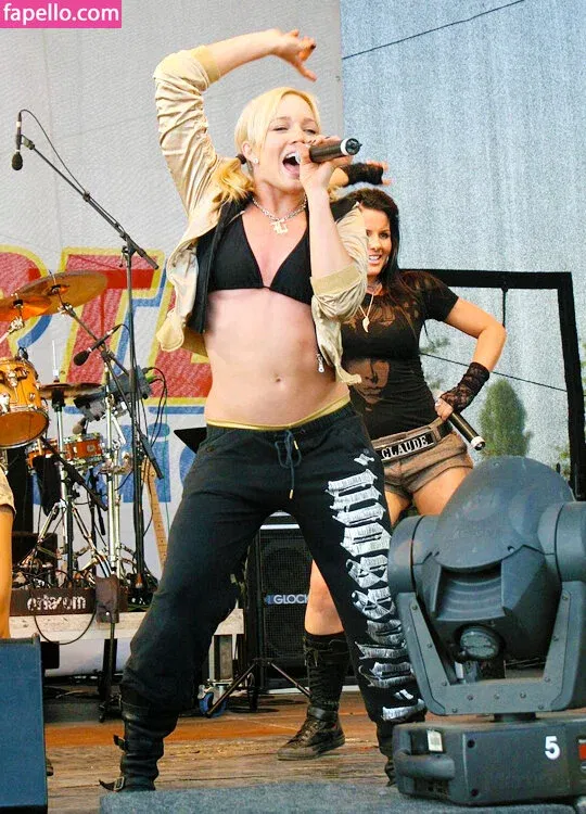 Caity Lotz / caitylotz Onlyfans Photo Gallery 