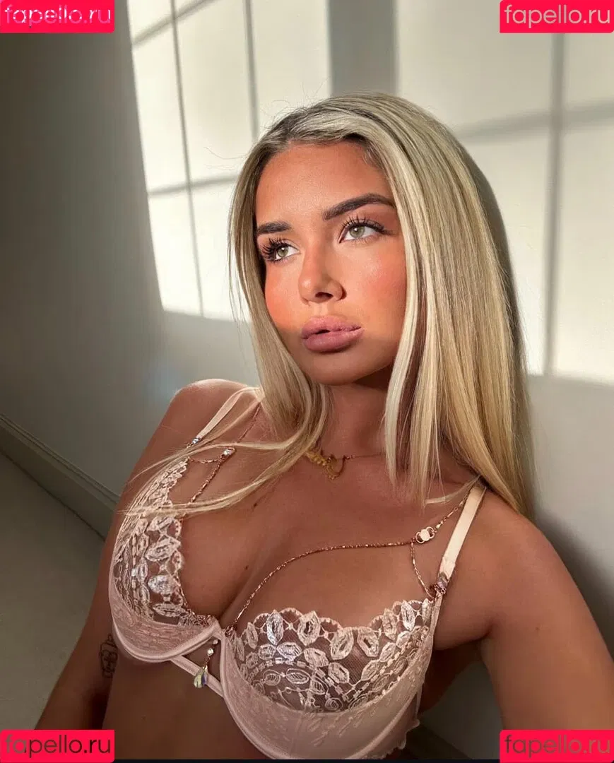 Phoebe Isobel / phoebe_xo / phoebeisobelx Onlyfans Photo Gallery 