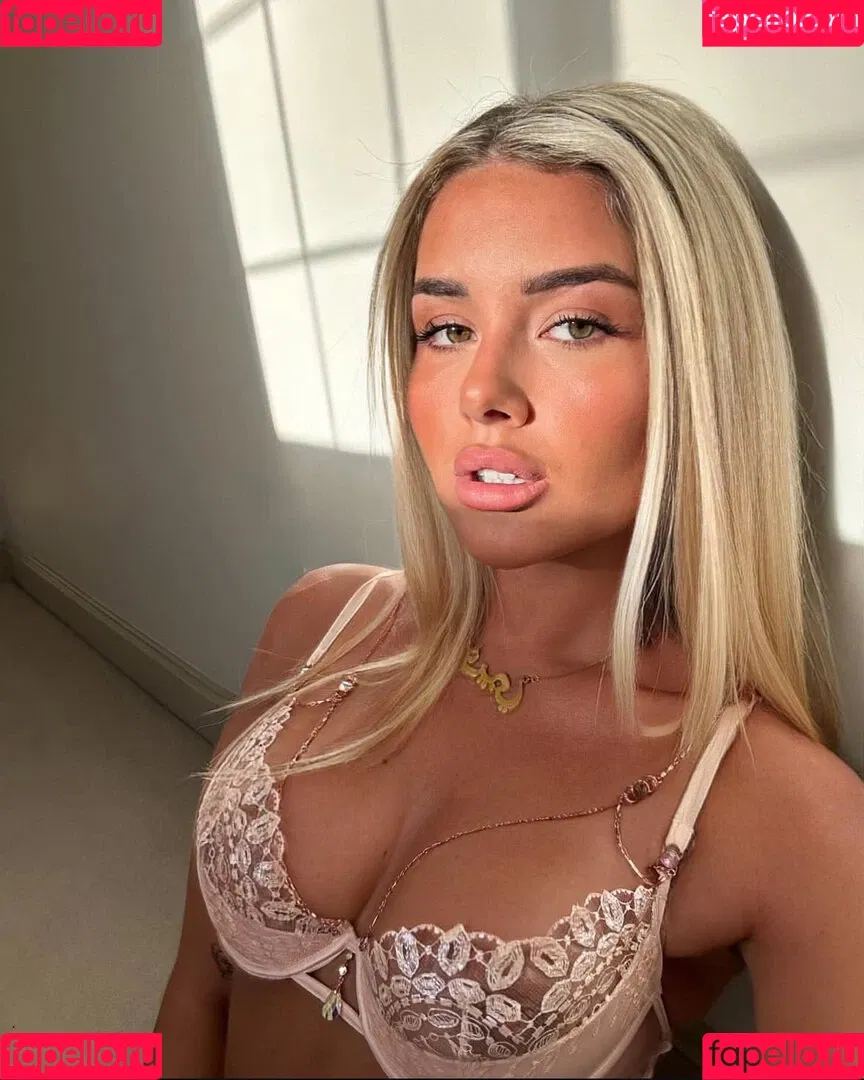 Phoebe Isobel / phoebe_xo / phoebeisobelx Onlyfans Photo Gallery 
