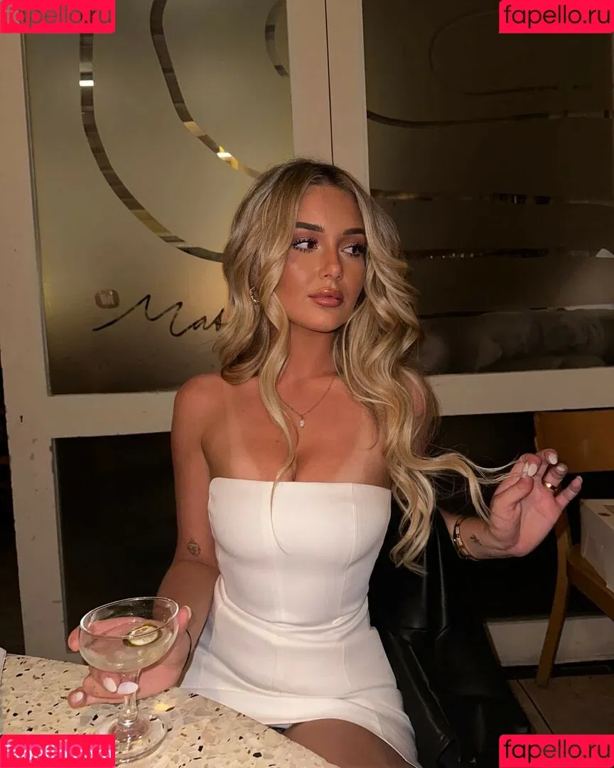 Phoebe Isobel / phoebe_xo / phoebeisobelx Onlyfans Photo Gallery 