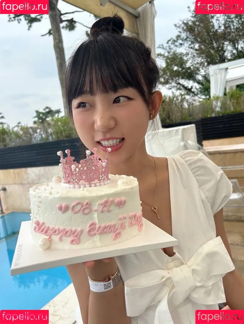 Eunji Pyoapple / djhenney / eunji / pyoapple Onlyfans Photo Gallery 