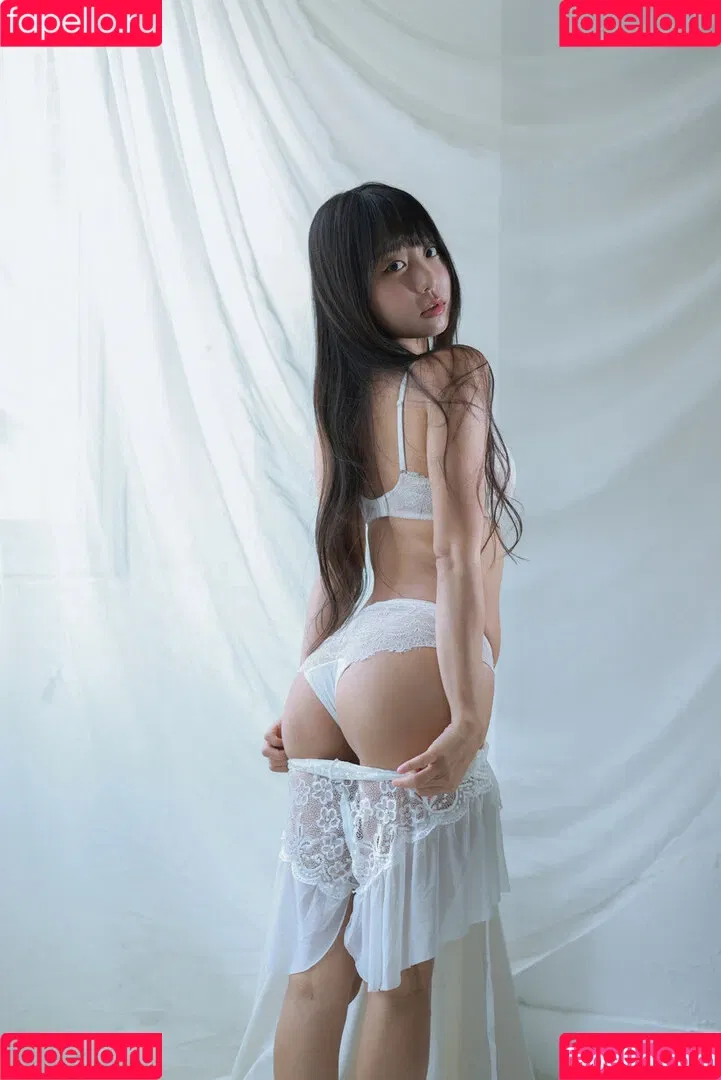Eunji Pyoapple / djhenney / eunji / pyoapple Onlyfans Photo Gallery 