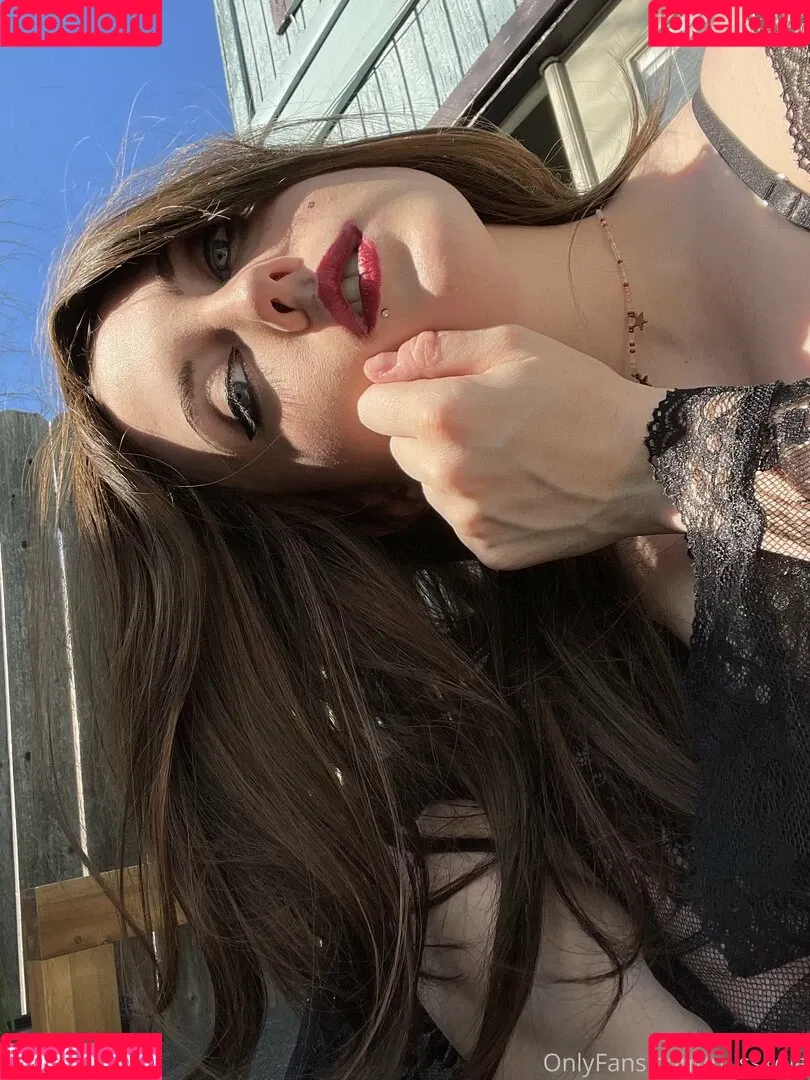 holykoley / luvurteeth Onlyfans Photo Gallery 