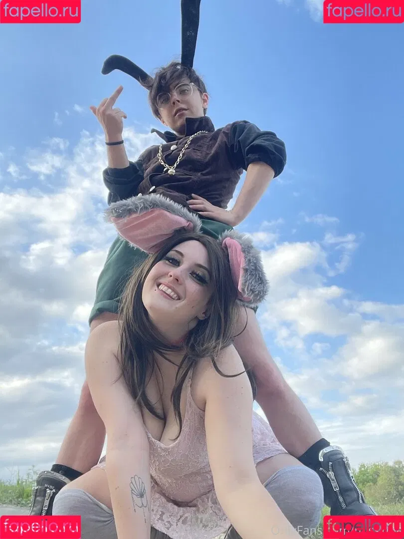 holykoley / luvurteeth Onlyfans Photo Gallery 