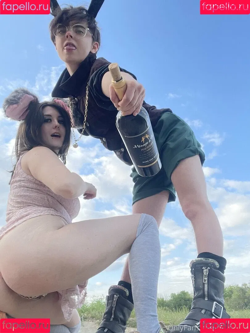 holykoley / luvurteeth Onlyfans Photo Gallery 