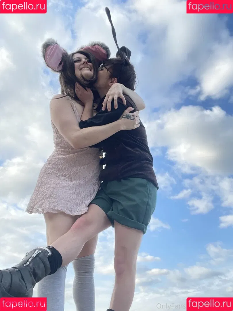 holykoley / luvurteeth Onlyfans Photo Gallery 