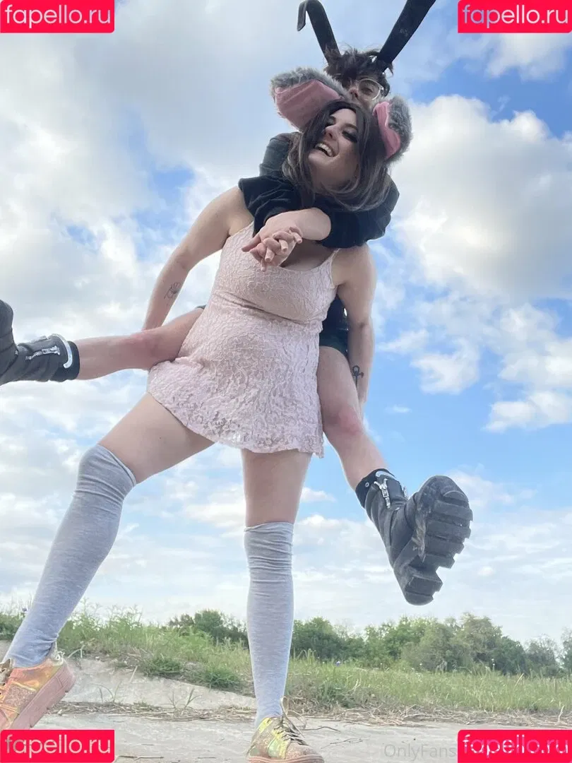 holykoley / luvurteeth Onlyfans Photo Gallery 