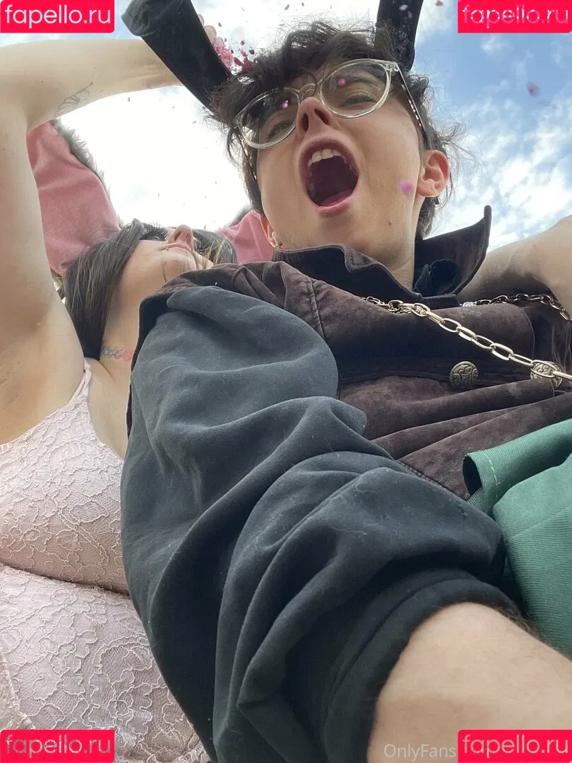 holykoley / luvurteeth Onlyfans Photo Gallery 
