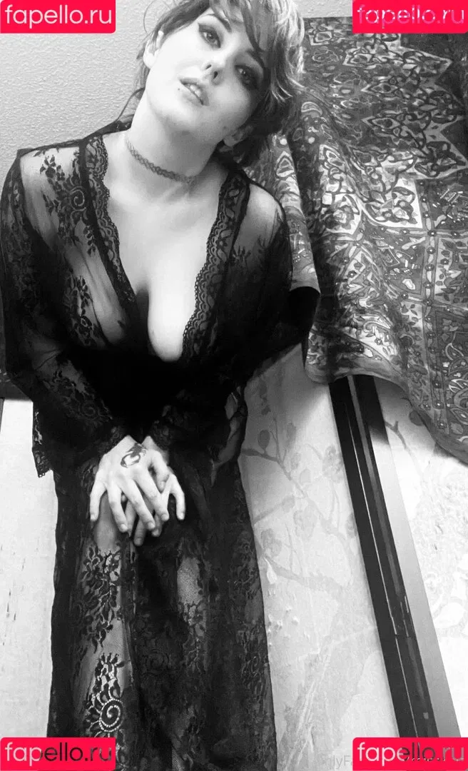 holykoley / luvurteeth Onlyfans Photo Gallery 