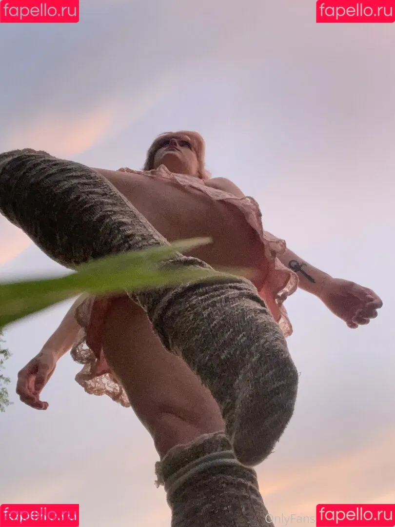holykoley / luvurteeth Onlyfans Photo Gallery 