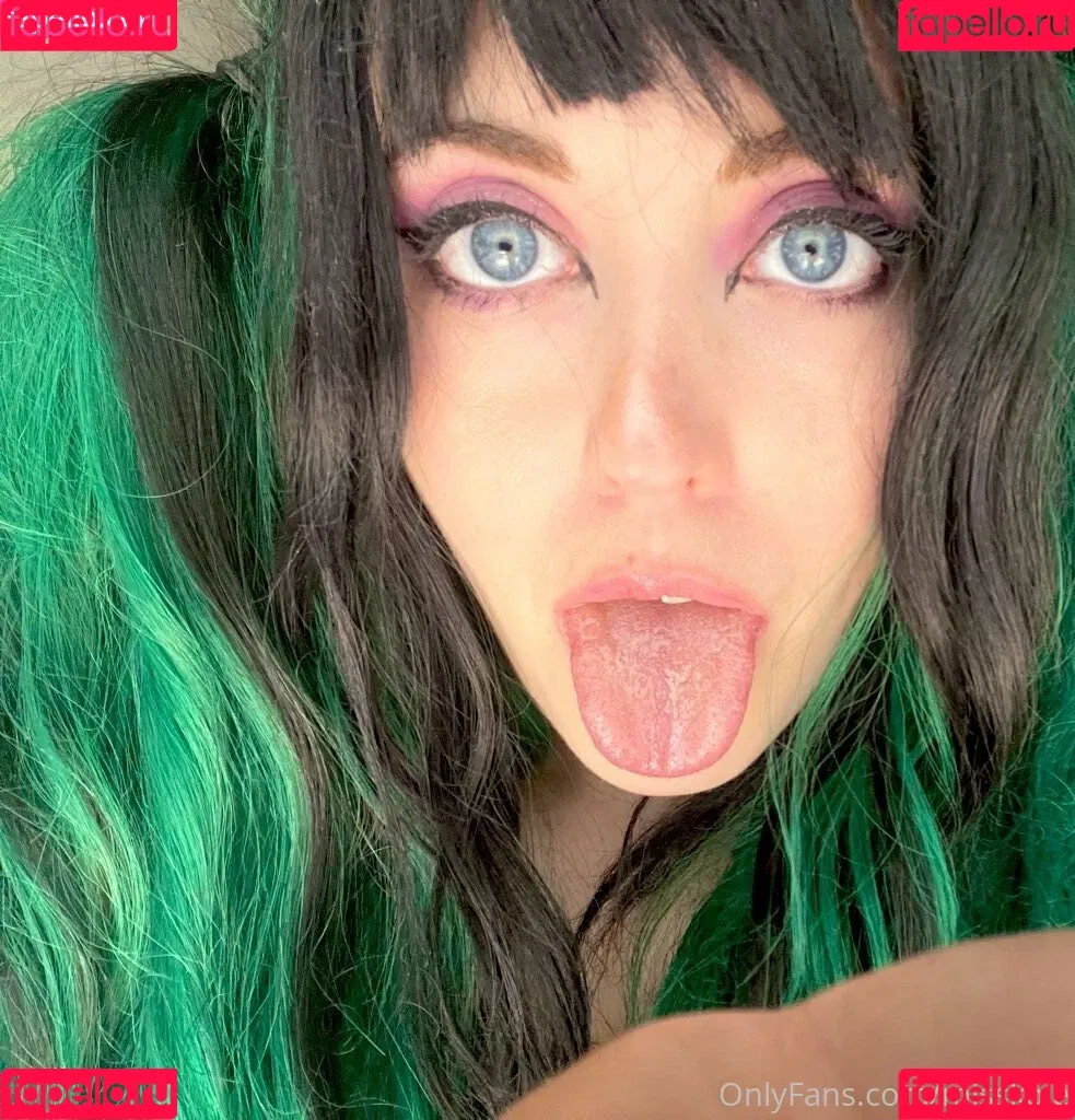 holykoley / luvurteeth Onlyfans Photo Gallery 