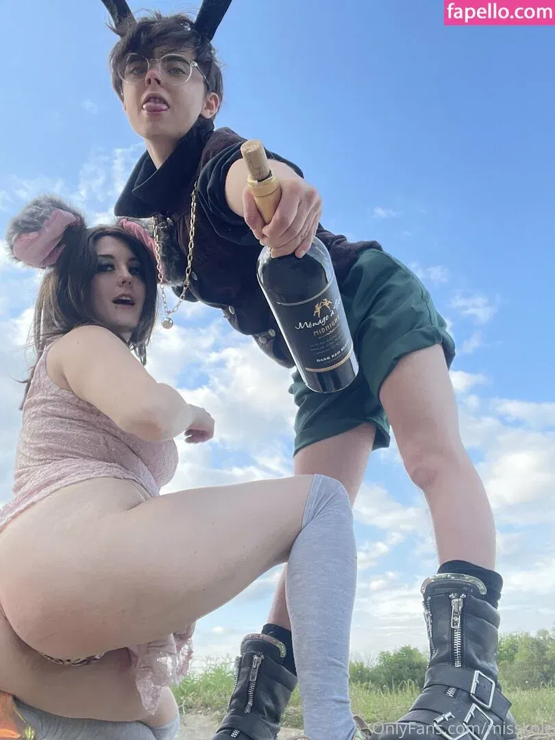 holykoley / luvurteeth Onlyfans Photo Gallery 