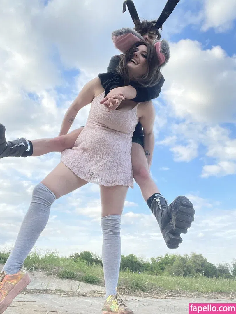 holykoley / luvurteeth Onlyfans Photo Gallery 