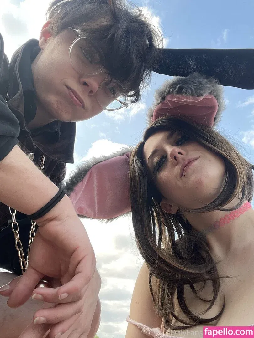 holykoley / luvurteeth Onlyfans Photo Gallery 