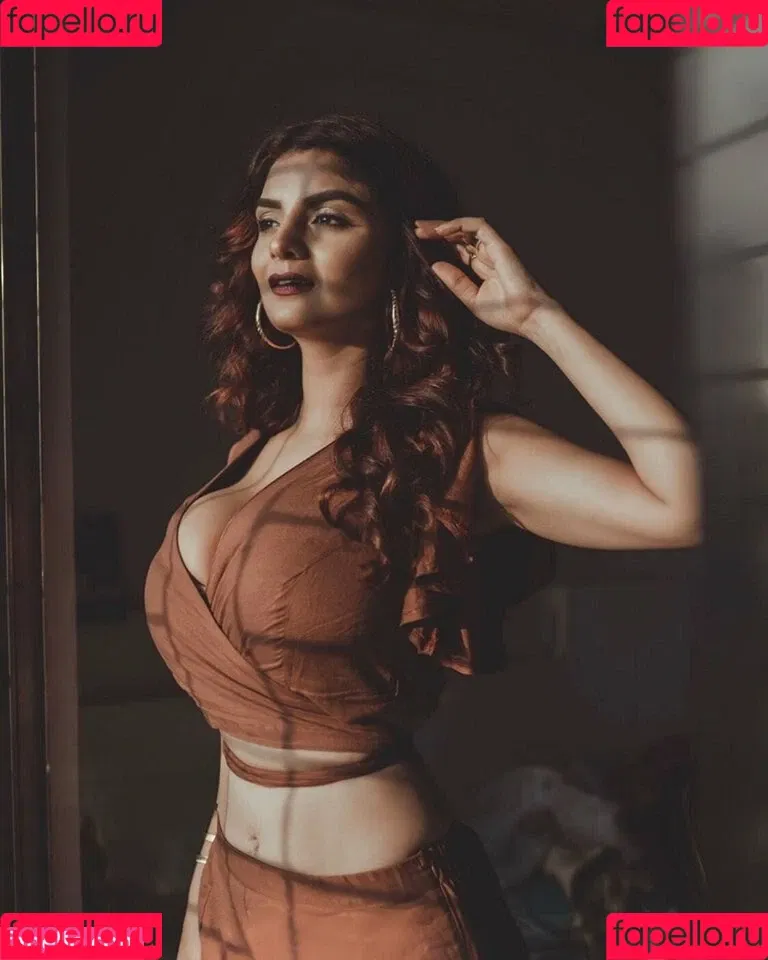 Anveshi Jain / anveshi25 / anveshi_jain / anveshijain Onlyfans Photo Gallery 