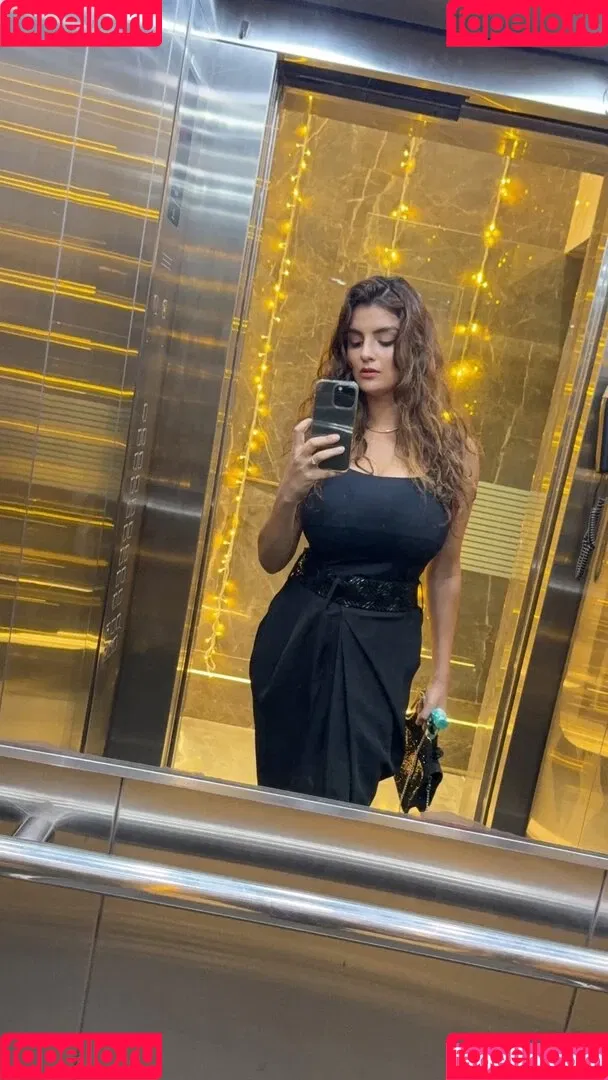 Anveshi Jain / anveshi25 / anveshi_jain / anveshijain Onlyfans Photo Gallery 