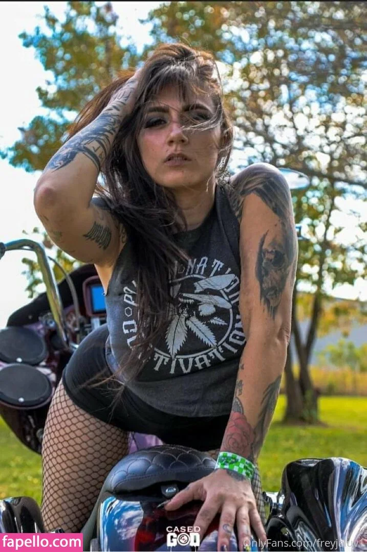 a_zfree / freyjaluv1 Onlyfans Photo Gallery 