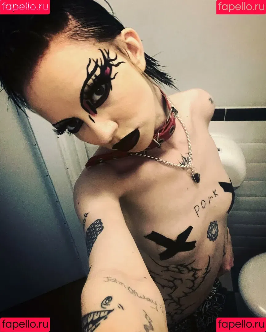Bambi Thug / bambiethug / cocostrokes1 Onlyfans Photo Gallery 