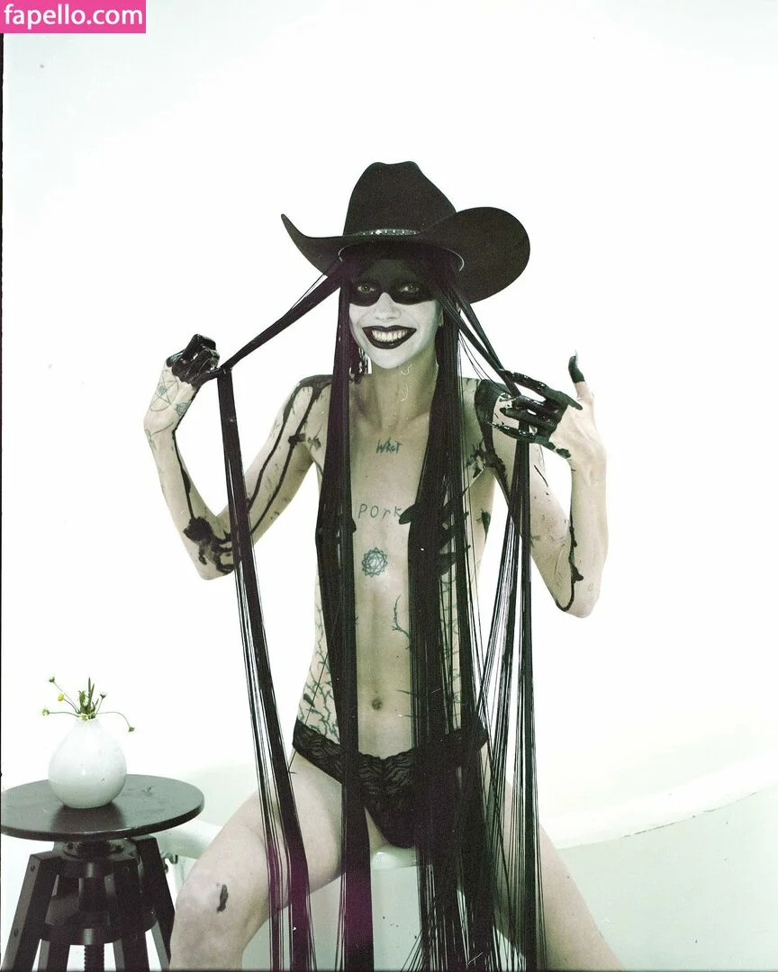 Bambi Thug / bambiethug / cocostrokes1 Onlyfans Photo Gallery 