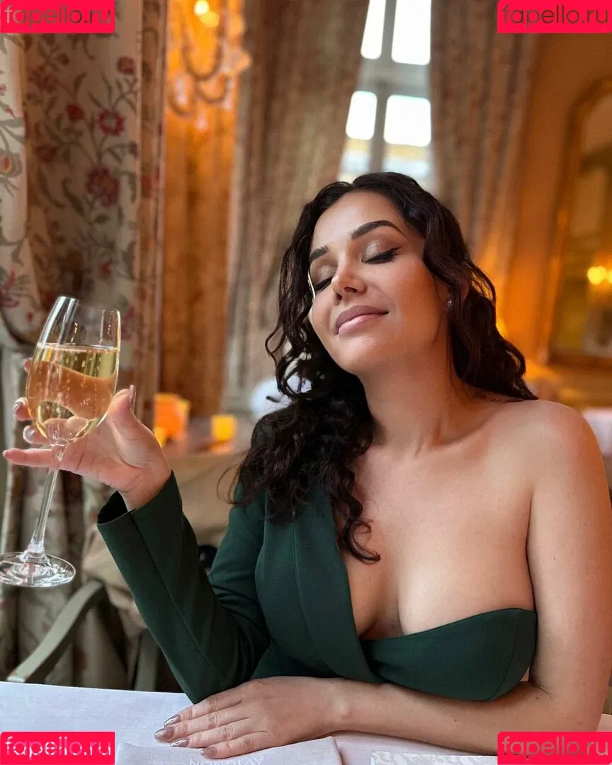 Alex En Vrai / Cara Saint Germain / alex_en_vrai / alex_en_vrai_ Onlyfans Photo Gallery 