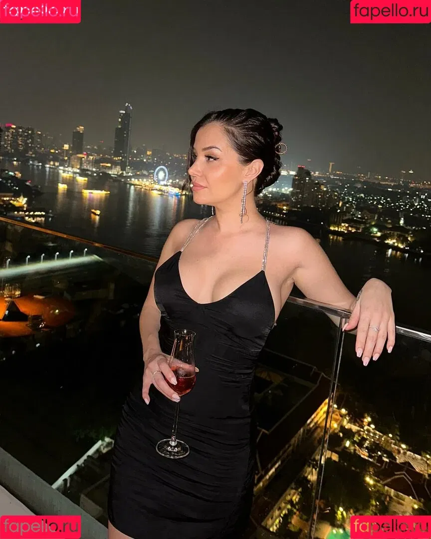 Alex En Vrai / Cara Saint Germain / alex_en_vrai / alex_en_vrai_ Onlyfans Photo Gallery 