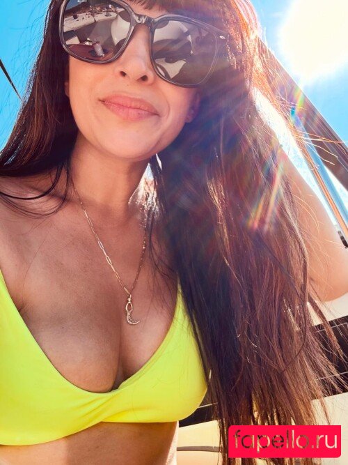 Hannah Simone Nude Onlyfans Photo 49