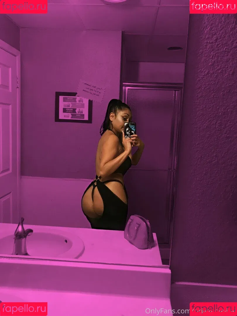 Priya Anjali Rai / priya_rai_xoxo / priyaanjalirai Onlyfans Photo Gallery 