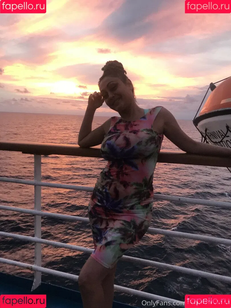 Priya Anjali Rai / priya_rai_xoxo / priyaanjalirai Onlyfans Photo Gallery 