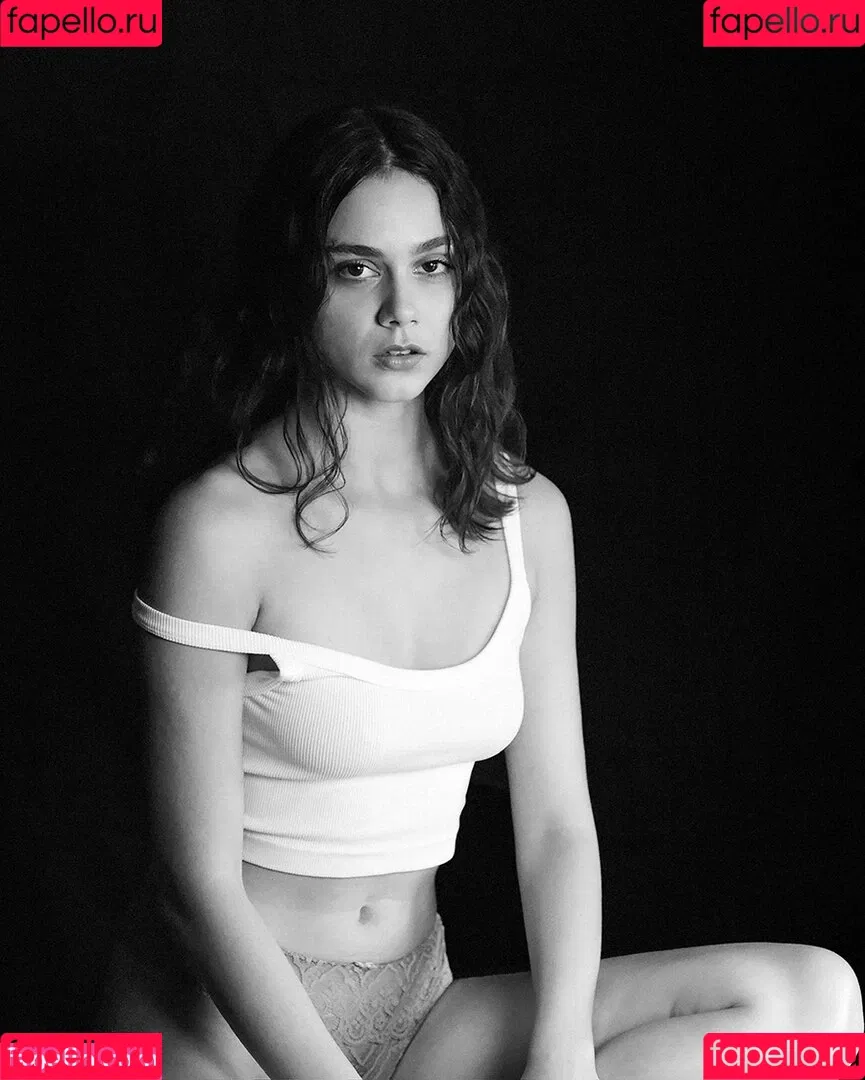 Elena Salvi / Nausicaa Yami / NausicaaYami / babel.ena / nausicaa_yami / nausicaa_yami_ Onlyfans Photo Gallery 