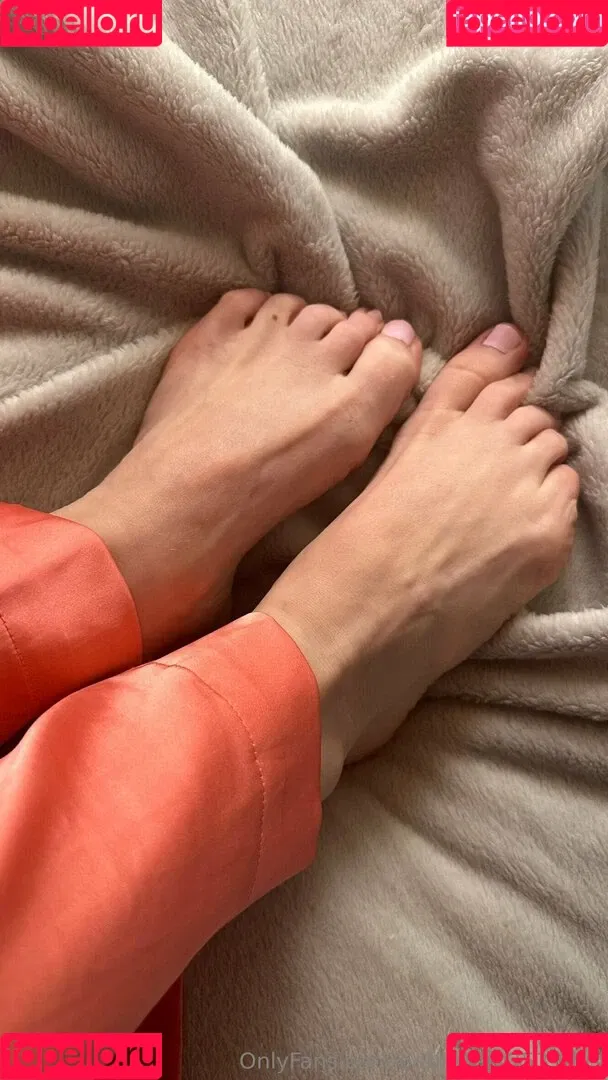 petitefeet3535aus Onlyfans Photo Gallery 