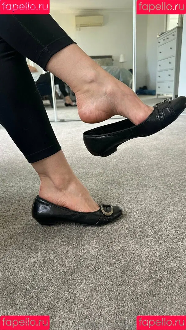 petitefeet3535aus Onlyfans Photo Gallery 
