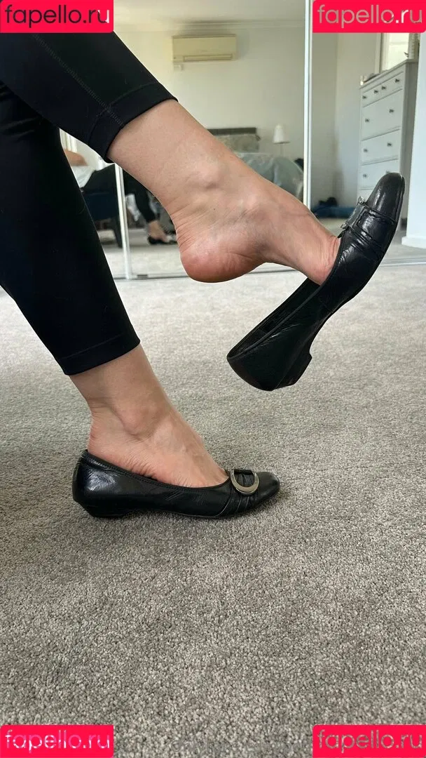 petitefeet3535aus Onlyfans Photo Gallery 
