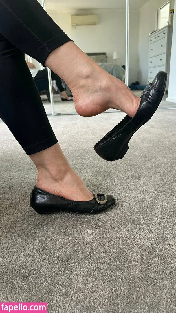 petitefeet3535aus Onlyfans Photo Gallery 