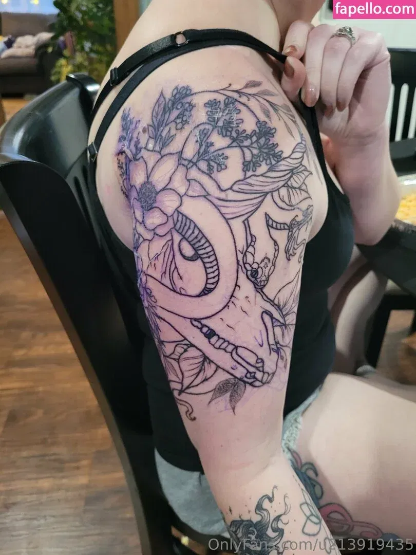 u213919435 / whyruivo Onlyfans Photo Gallery 