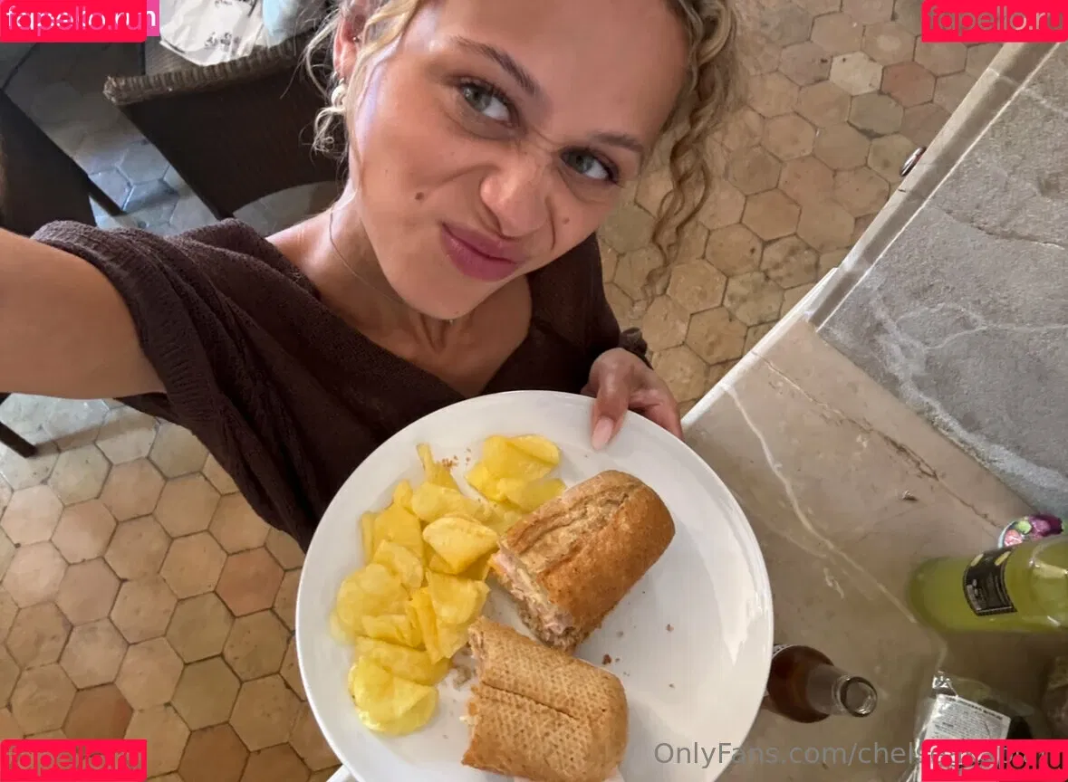 bustakaplan / chelseakaplan Onlyfans Photo Gallery 