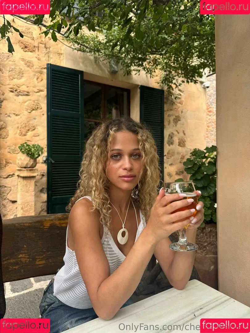 bustakaplan / chelseakaplan Onlyfans Photo Gallery 