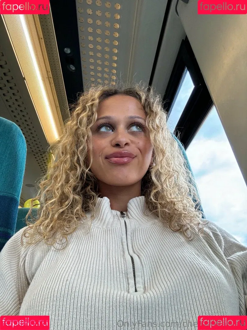 bustakaplan / chelseakaplan Onlyfans Photo Gallery 